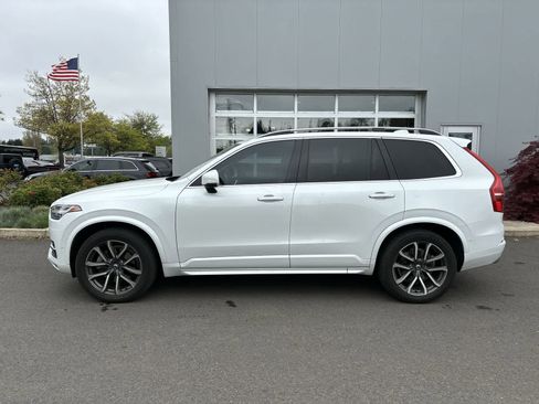 Used 2018 Volvo XC90 T6 Momentum w/ Convenience Package AWD/4WD image 2
