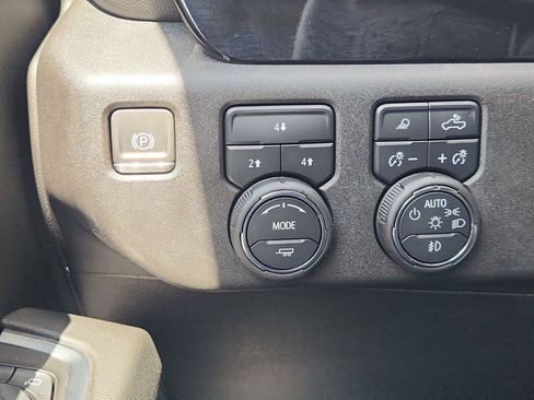 Used 2025 Chevrolet Silverado 2500 LT w/ Texas Edition AWD/4WD image 18