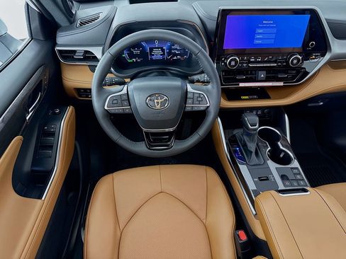 New 2026 Toyota Highlander Platinum AWD/4WD image 26