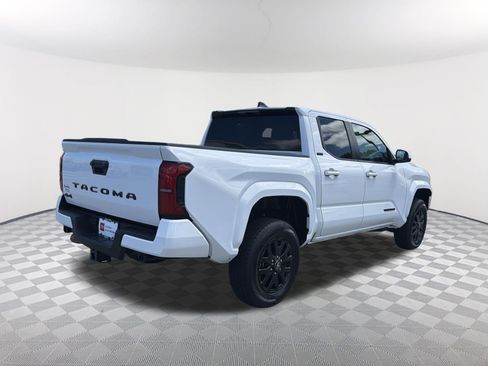Certified 2024 Toyota Tacoma SR5 AWD/4WD image 17