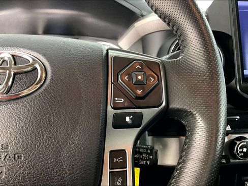 Used 2019 Toyota Tacoma SR5 AWD/4WD image 24