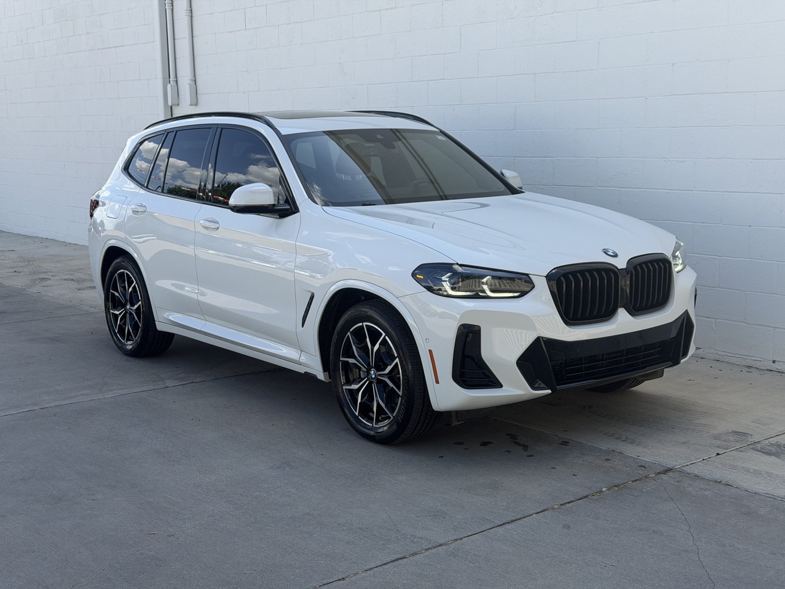 Used 2023 BMW X3 xDrive30i AWD/4WD image 3