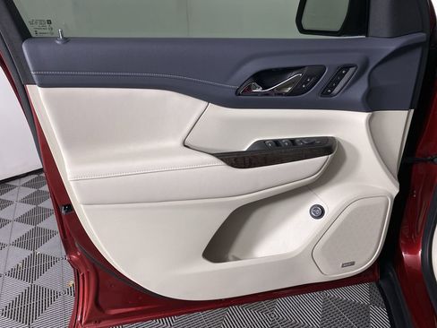 Certified 2023 GMC Acadia Denali w/ Denali Ultimate Package image 13