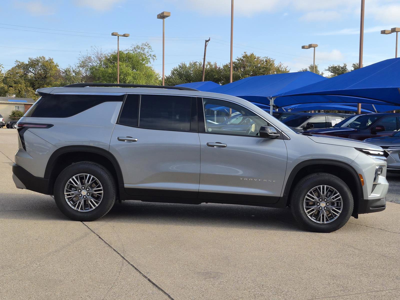 Used 2026 Chevrolet Traverse LT w/ Driver Confidence Package FWD image 7