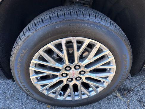 Used 2024 GMC Acadia Denali image 15