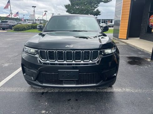 Used 2025 Jeep Grand Cherokee Laredo X w/ Luxury Tech Group I AWD/4WD image 3