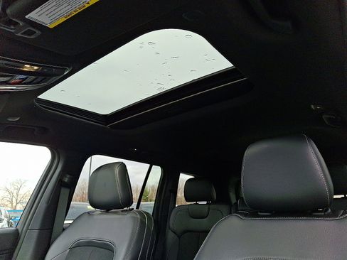 Certified 2025 Jeep Grand Cherokee Altitude image 14