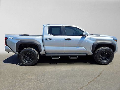Certified 2025 Toyota Tacoma TRD Off-Road AWD/4WD image 2