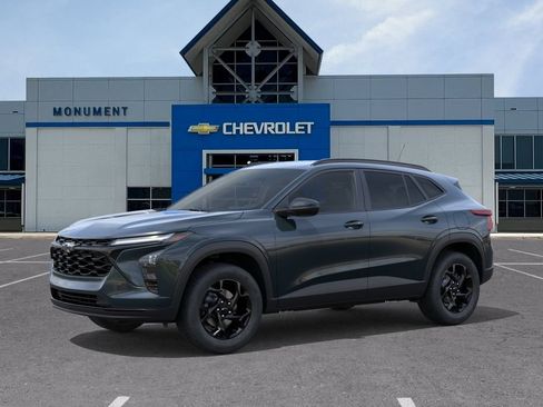 New 2026 Chevrolet Trax LT w/ Driver Confidence Package FWD image 2