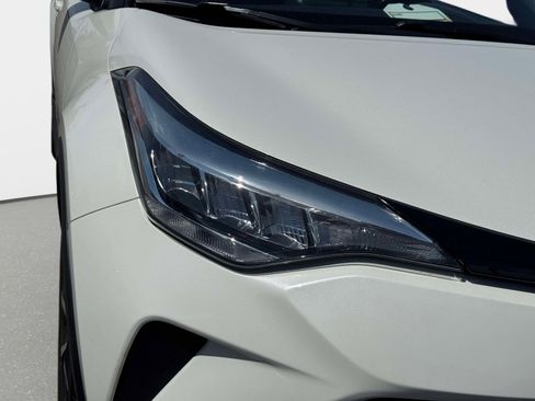 Used 2021 Toyota C-HR XLE FWD image 5