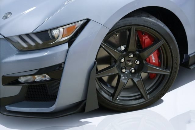 Used 2022 Ford Mustang Shelby GT500 w/ Carbon Fiber Track Pack RWD image 2