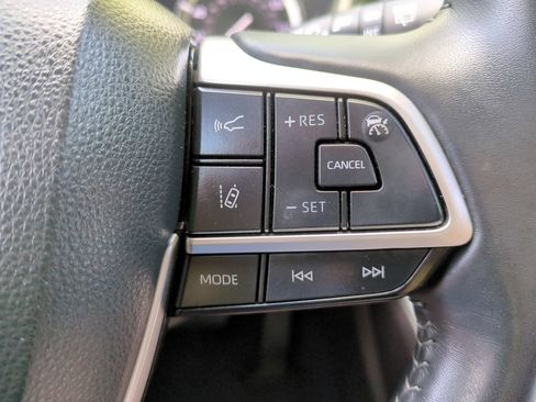 Used 2022 Toyota Highlander XSE AWD/4WD image 26