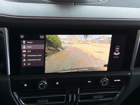 Certified 2024 Porsche Macan AWD/4WD image 23