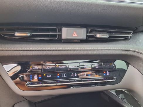 Certified 2023 Buick Envision Avenir AWD/4WD image 6