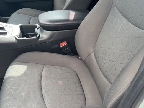 Used 2022 Toyota RAV4 XLE w/ Convenience Package image 12