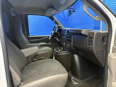 Used 2024 GMC Savana 2500 w/ Driver Convenience Package image 20