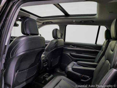 Used 2023 Jeep Grand Cherokee L Limited image 13