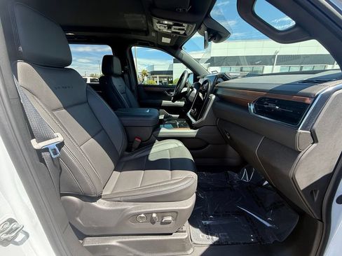 Used 2026 GMC Yukon XL Denali w/ Sun & Power Step Package AWD/4WD image 18