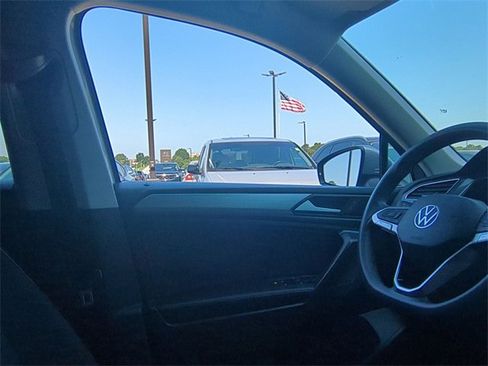 Used 2022 Volkswagen Tiguan S image 10