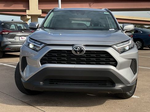 Used 2025 Toyota RAV4 XLE image 3