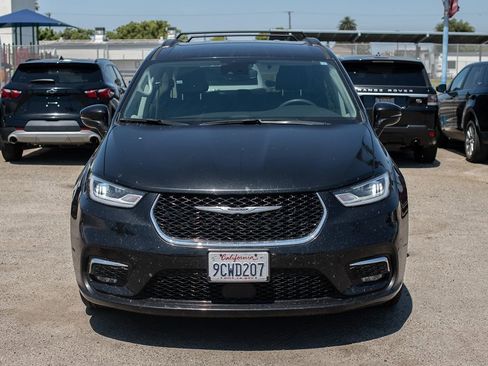 Used 2022 Chrysler Pacifica Touring-L image 2