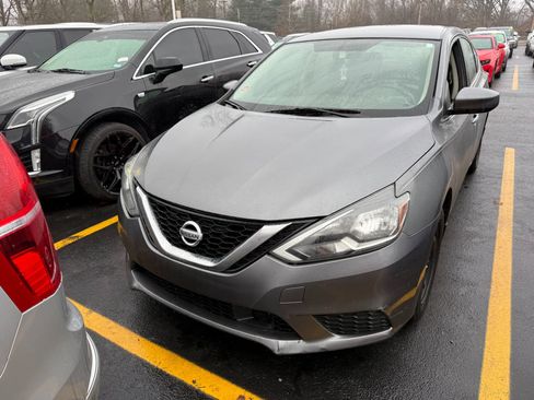 Used 2019 Nissan Sentra S image 2