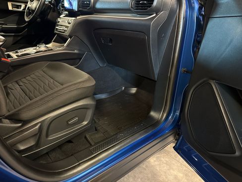 Used 2020 Ford Explorer XLT w/ Class III Trailer Tow Package image 13