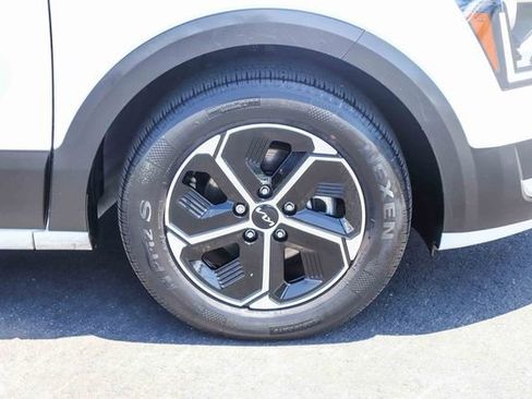 Used 2023 Kia Niro LX FWD image 10