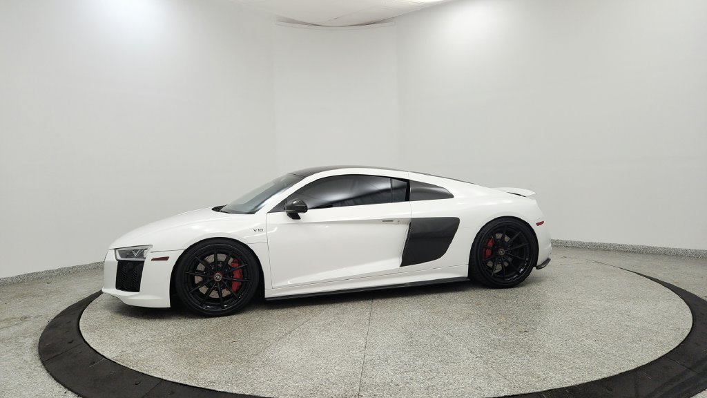 Used 2017 Audi R8 V10 w/ Carbon Exterior Package AWD/4WD image 2