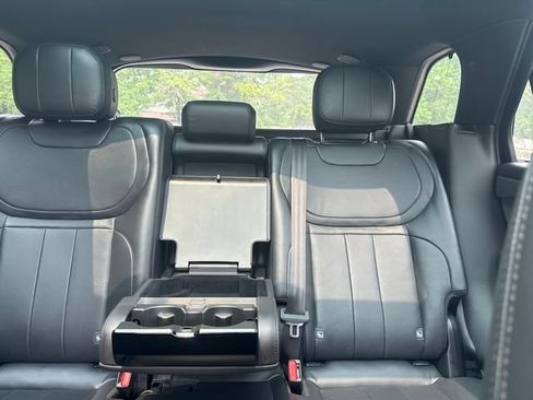 Used 2025 Land Rover Range Rover Sport SE AWD/4WD image 26