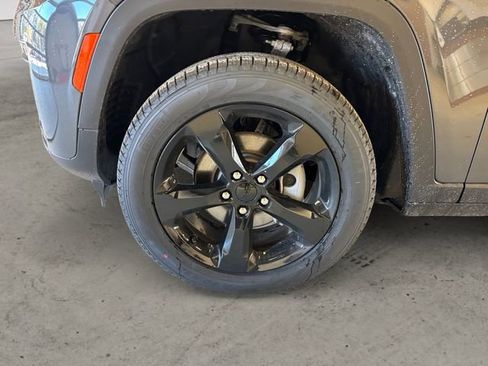 New 2026 Jeep Grand Cherokee Limited w/ Limited Altitude Package AWD/4WD image 15