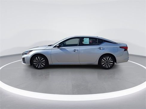 Used 2024 Nissan Altima 2.5 SV image 5