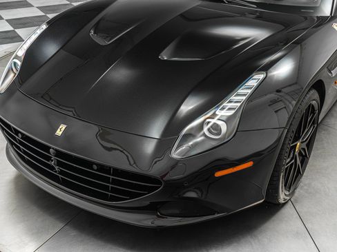 Used 2015 Ferrari California T image 34
