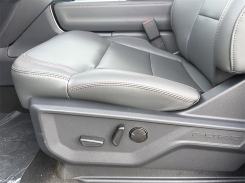 New 2025 Ford Expedition Active image 13