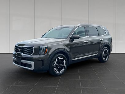 Used 2024 Kia Telluride S w/ S Sunroof Package