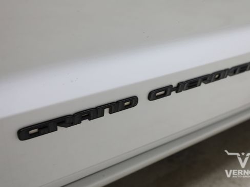 Used 2021 Jeep Grand Cherokee Laredo X AWD/4WD image 32
