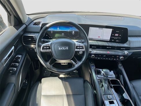 Used 2024 Kia Telluride SX w/ Towing Package image 24