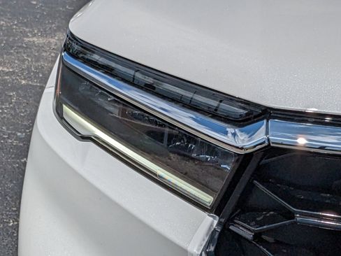 New 2025 Honda Pilot Touring image 8