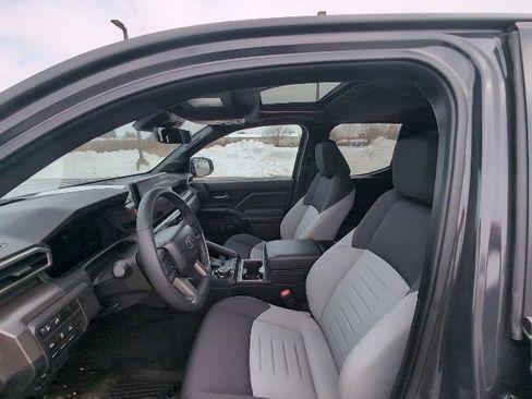 Used 2025 Toyota Tacoma TRD Off-Road image 11