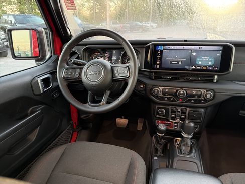 Used 2025 Jeep Wrangler Unlimited Rubicon image 23