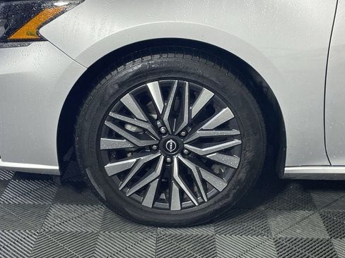 Used 2024 Nissan Altima 2.5 SV image 9