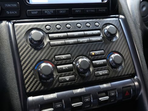 Used 2013 Nissan GT-R Premium image 39