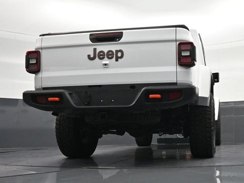 Used 2025 Jeep Gladiator Mojave w/ Convenience Group AWD/4WD image 28