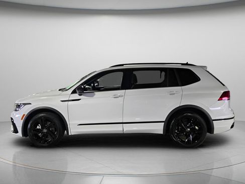 Certified 2024 Volkswagen Tiguan SE R-Line FWD image 3