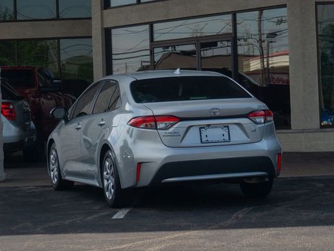 Used 2021 Toyota Corolla LE FWD image 4