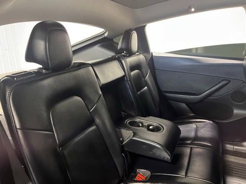Used 2022 Tesla Model Y Long Range image 13