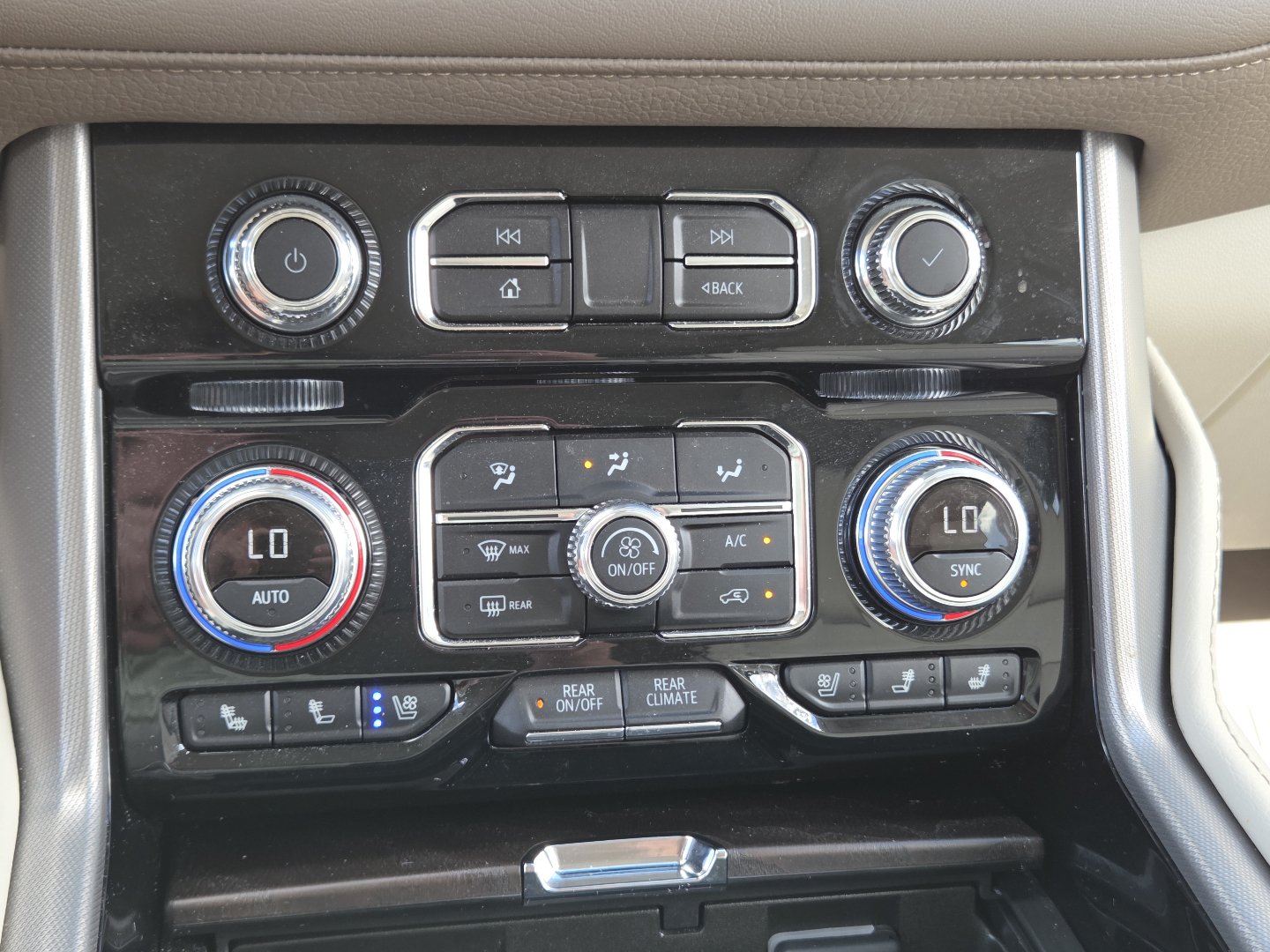 Used 2024 GMC Yukon Denali AWD/4WD image 36