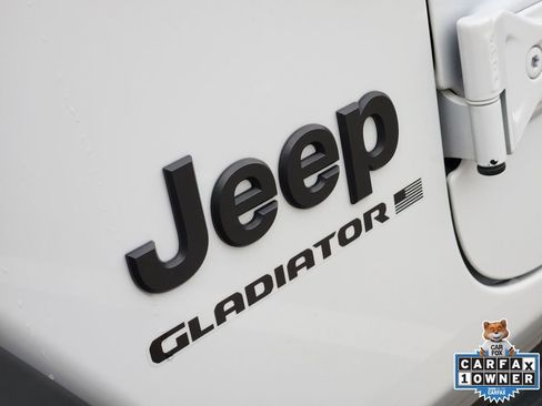 Used 2023 Jeep Gladiator Sport image 14