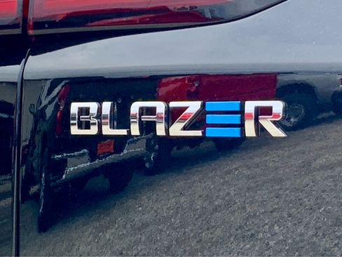 New 2026 Chevrolet Blazer EV LT image 18