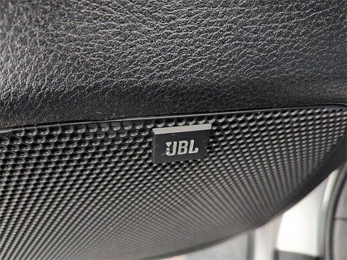 Used 2017 Toyota Tacoma Limited image 18